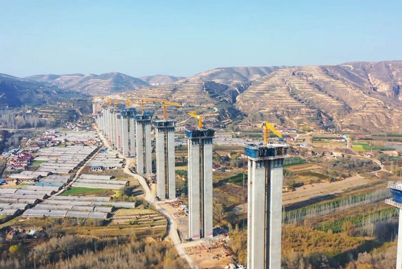 File:YoulianHongheCranesYellow.jpg