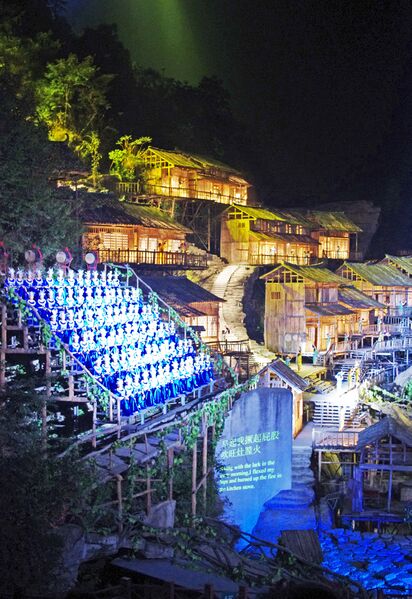 File:167TianmenMountainShowbyRichard.jpg