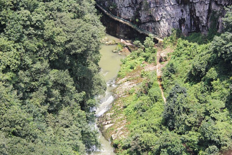 File:XianghuoyanArchFootbridgeValley.jpg