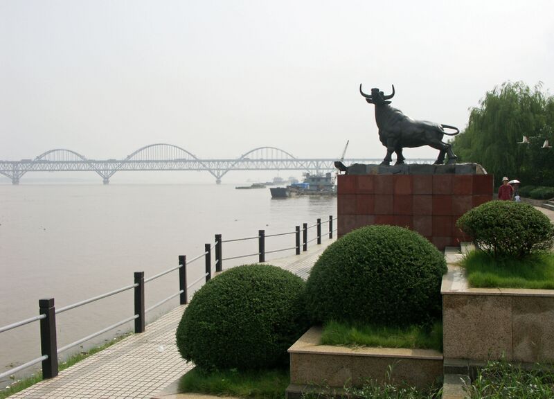 File:323JiujiangRailway&Bull copy.jpg