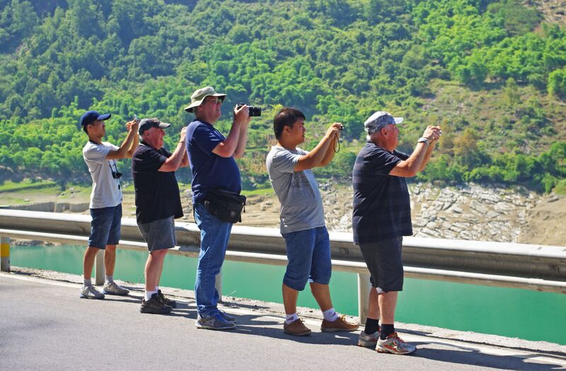 File:6BridgePhotographersbyRichard.jpg