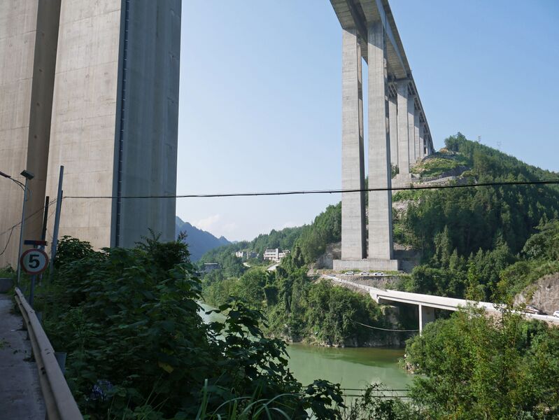 File:ApengjiangNumber2PierSky.JPG