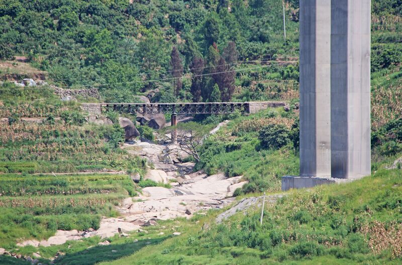 File:UnknownFengfu4BridgeLonglens.jpg