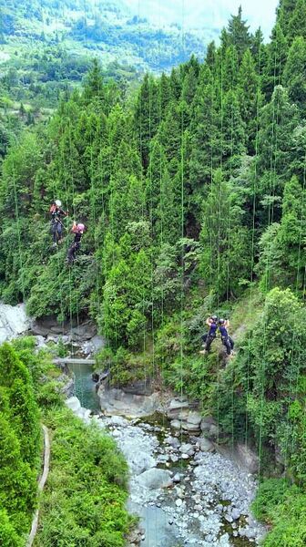 File:ShanwangdianRopeClimbers2.jpg