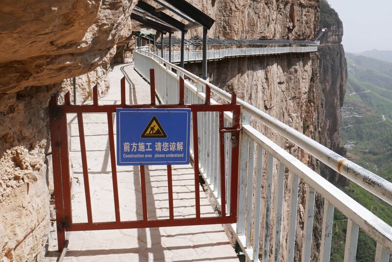 File:Tianjishan CliffwalkSmallGate.JPG