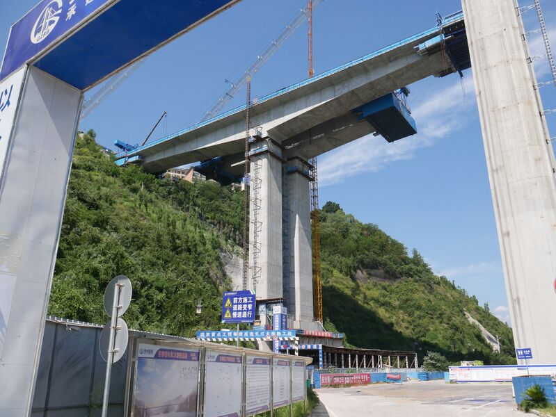 File:Baidicheng YangtzeNorthApproach.JPG