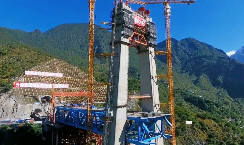File:JinshajiangRailwayTower.jpg