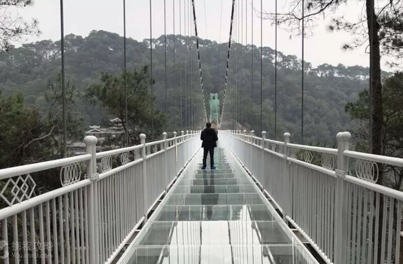 File:LongmenshuiduVerticalRailings.jpg