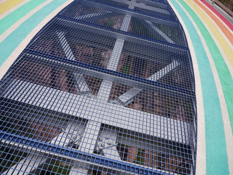 File:WolongFootbridgeBlueGrate.JPG