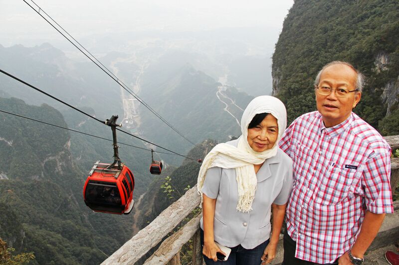File:27TianmenshanGondolaBenMarieByEric.jpg