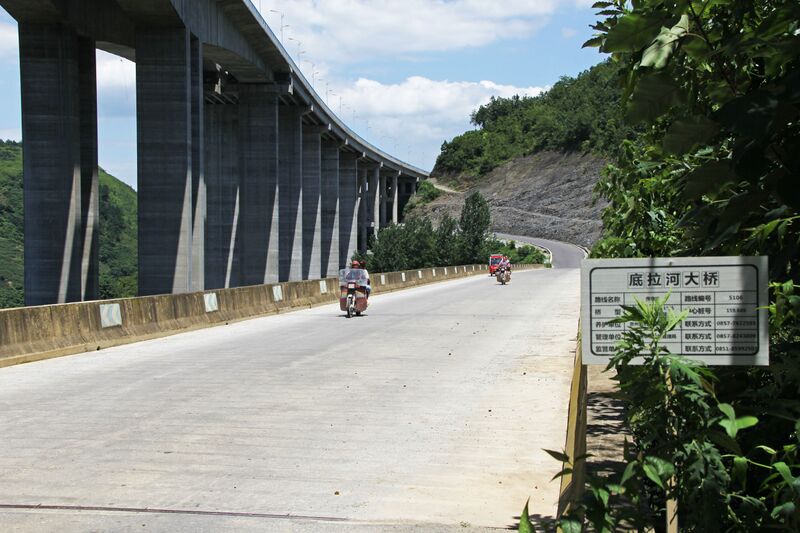File:DinaheOldBridgeDeck.JPG