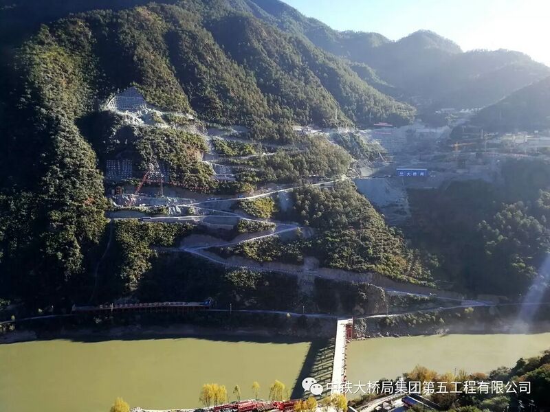 File:Jinshajiang railway Hutiaoxia slope.jpg