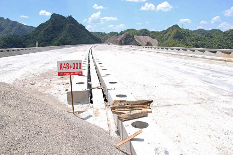 File:ZhangjiadongBridge2Kilometer48.jpg