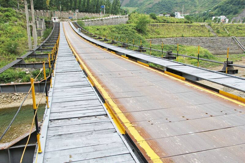 File:66BeipanjiangHighSpeedCantenaryWalkway.jpg