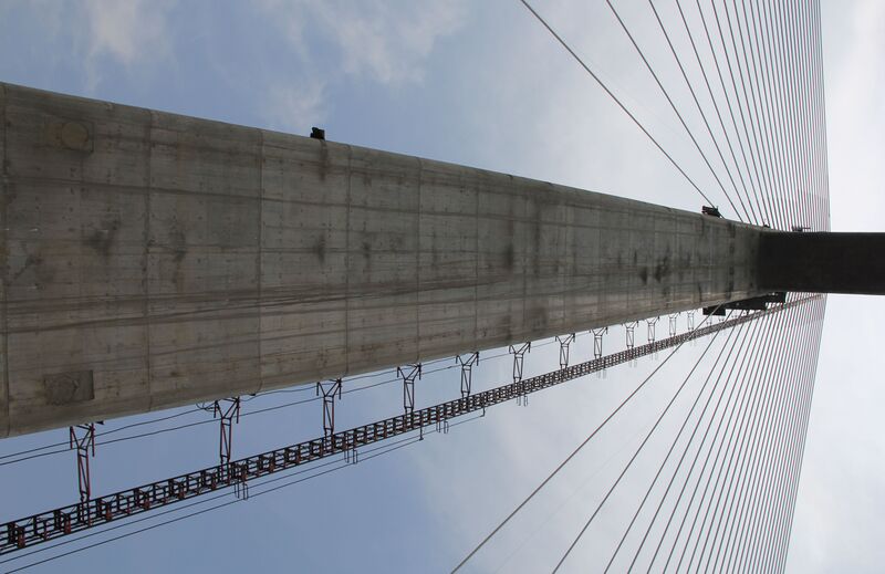 File:BeipanjiangDugeConcreteTowerSide.jpg