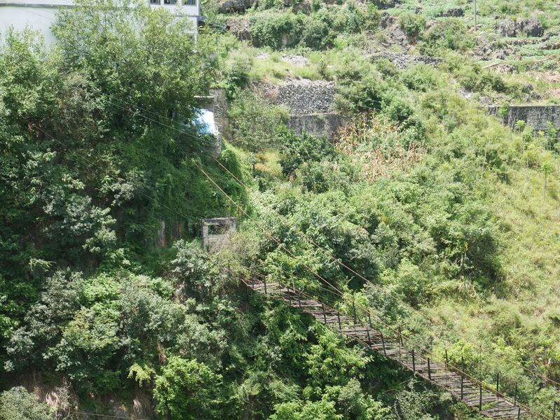 File:LuoluFootbridgeWestLonglens.JPG