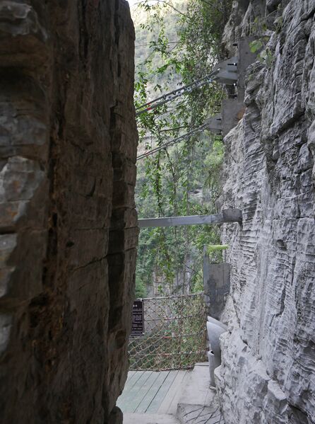 File:Tiandi FootbridgeAnchor.JPG