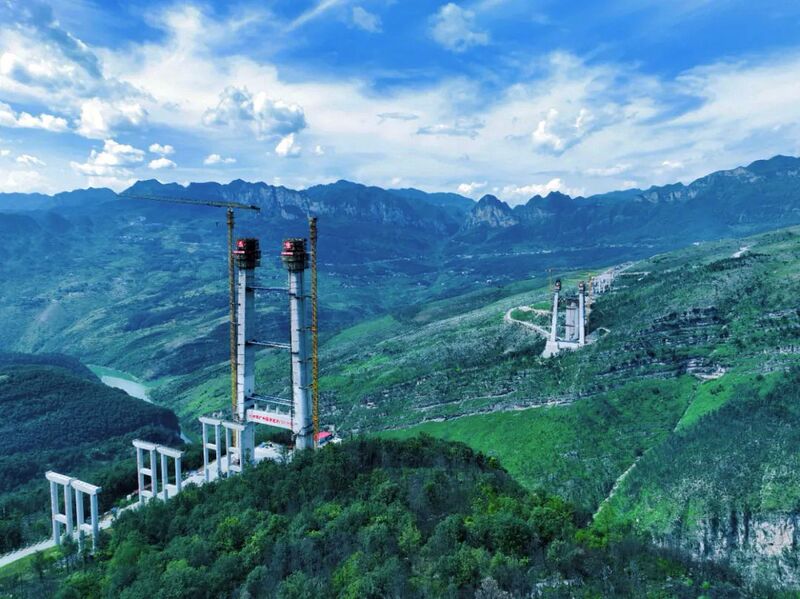 File:TianmenGreenMountain.jpg