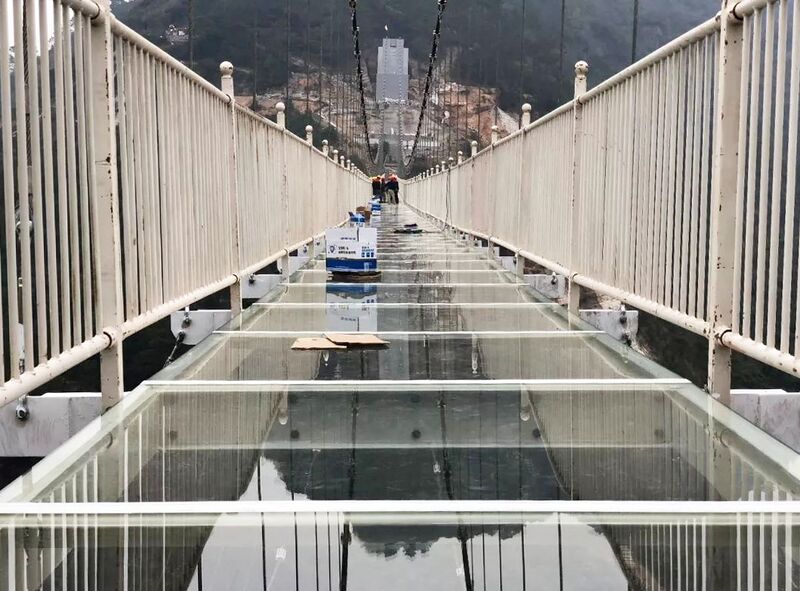 File:BaiheyunduGlass.jpg