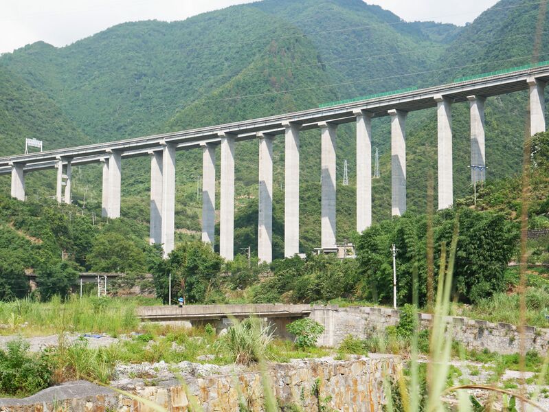 File:XiaopingMountains.JPG