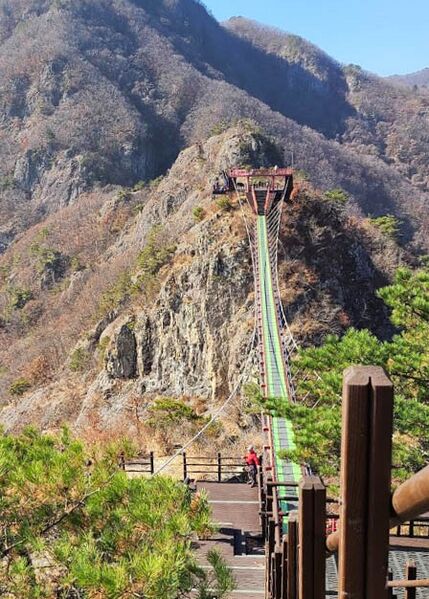 File:GubongsanFootbridgeStair.jpg