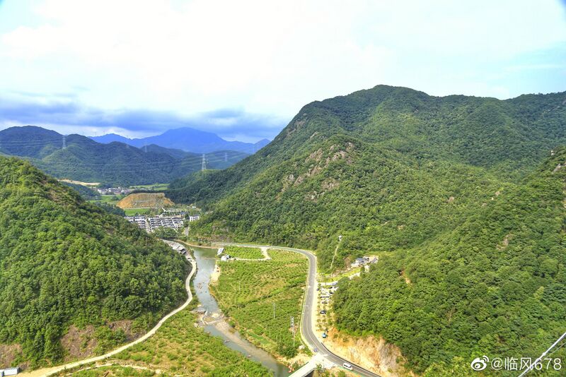 File:Qingrengu Glass View.jpg