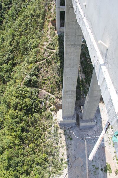 File:SanjiaoyanBridge3WestEnd.jpg
