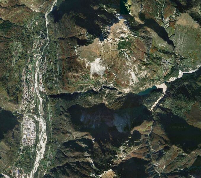 File:VajontGorgeSatelliteWide.jpg