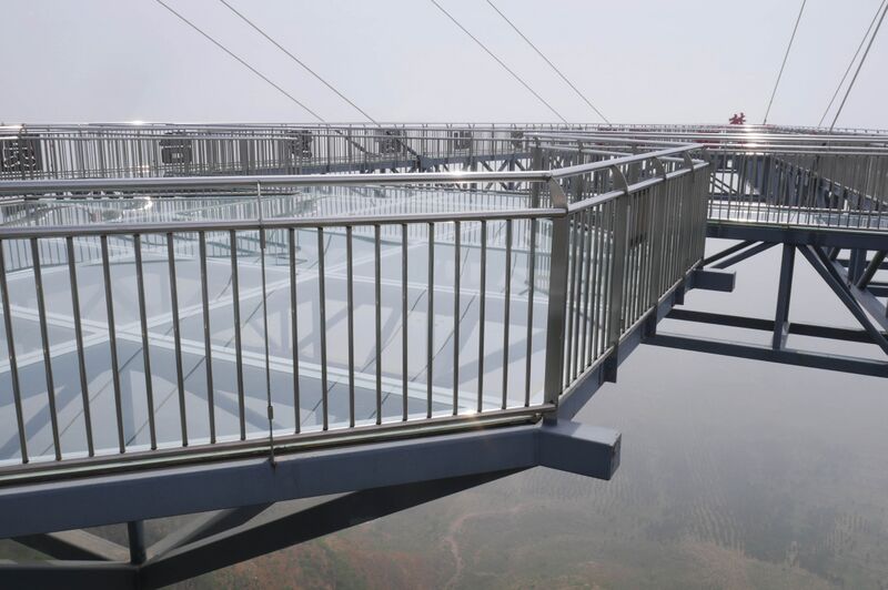 File:YunmengshanPlatformRailings.JPG