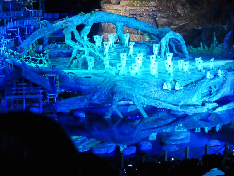 File:168TianmenMountainShowbyJohnMorrison.jpg