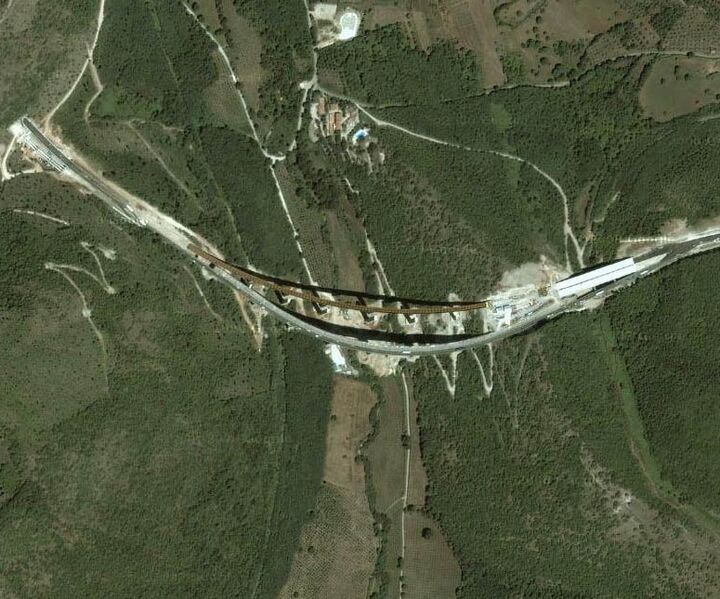 File:3LontranoAerial.jpg