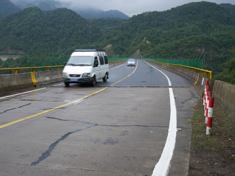 File:JiaxiBeamRoad.JPG