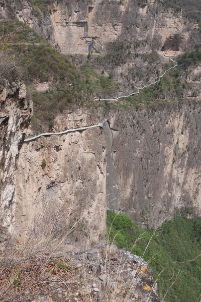 File:Tianjishan PlatformStepsFarView4.JPG