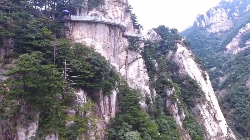 File:TiantangzhaiEdgeWalkways.jpg