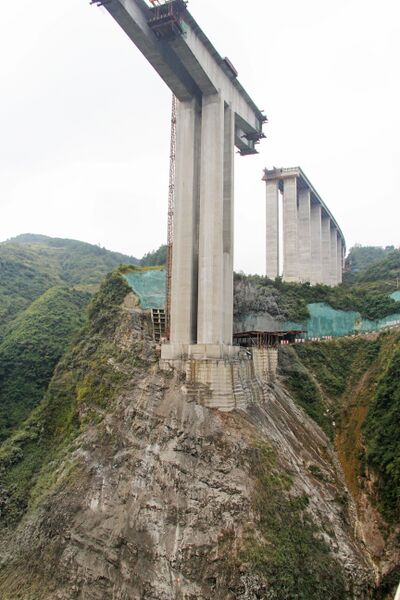 File:138YangshuiheBridgePiers.jpg