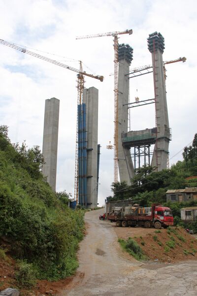 File:BeipanjiangDugeEastTowerHalf.jpg