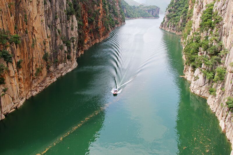 File:BeipanjiangHuayeyanBoat.jpg
