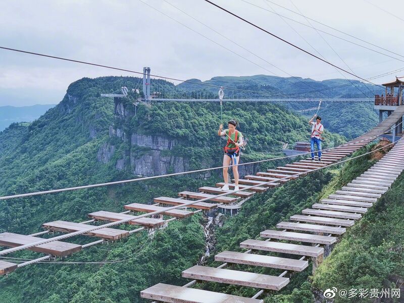 File:DuxianSlatFootbridge.jpg