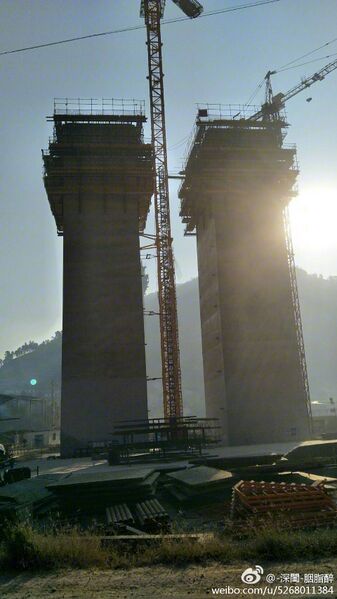 File:Xinzhuang bridge pier.jpg