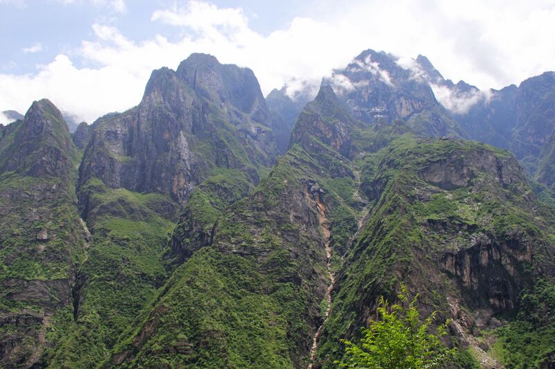 File:493TigerLeapingGorgeMountainsView.jpg