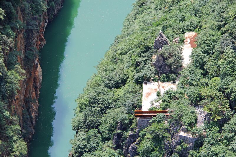 File:AzhiheTrailOverlook.jpg
