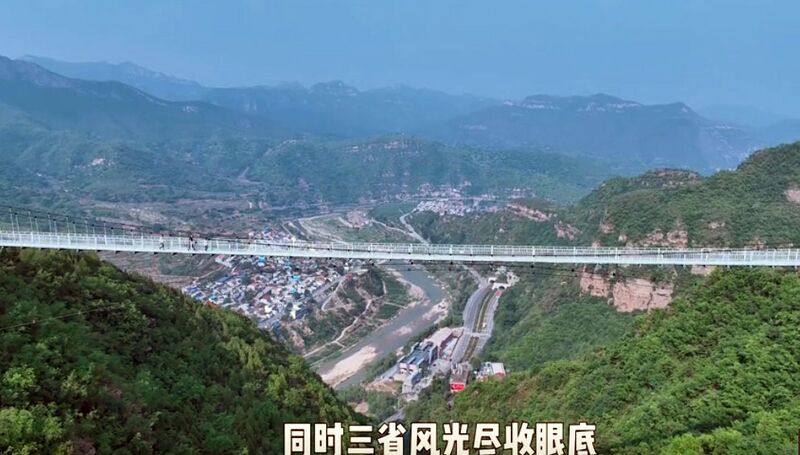 File:Hongqiqu Buyun FootbridgeValley.jpg