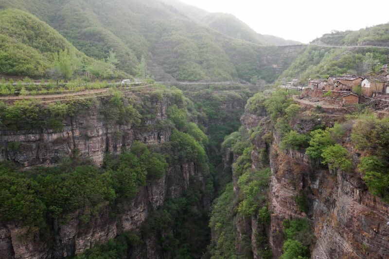 File:Taihang GlassFootbridgeUpstream.JPG