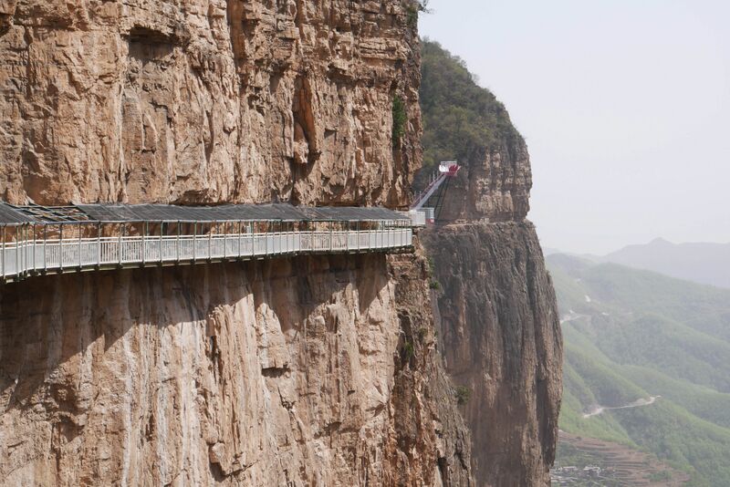 File:Tianjishan Cliffwalk2.JPG