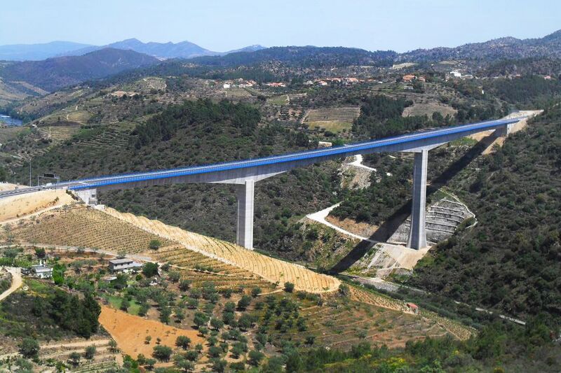 File:Tua - Puente Aerial.JPG