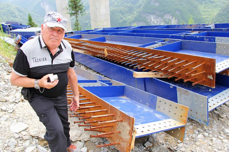 File:119ZhongjianheTrussBeams.jpg
