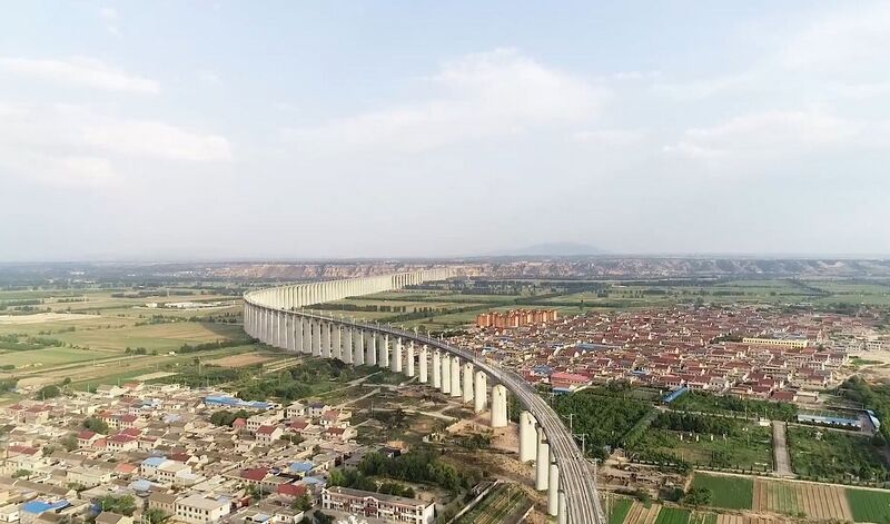 File:Fenhe Railway Bridge MenghuaDrone2.jpg