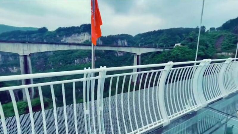 File:NanjiangGlassRailing.jpg