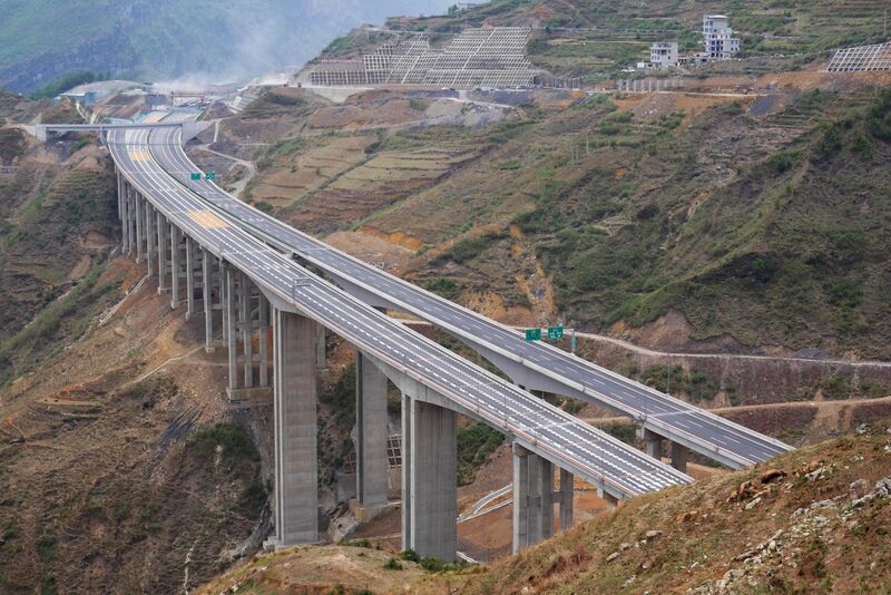 File:NiuchangbaTunnelLonglens.JPG