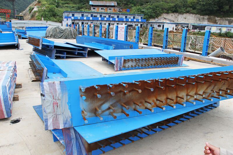 File:WujiangYuqingBlueBolts.jpg